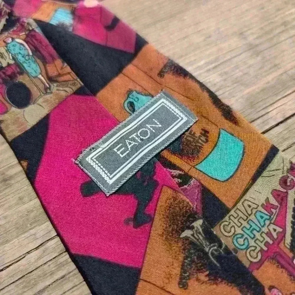 Vintage 1970s  Eaton silk tie with old records LP design - Picture 6 of 10